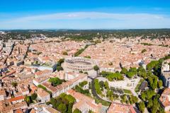 Pour les investisseurs à la recherche d’un marché moins tendu, Nîmes peut représenter une opportunité, notamment dans les quartiers en reconversion ou à proximité des grands axes. © saiko3p - Getty images